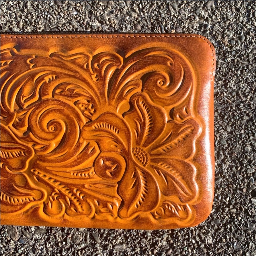 Patricia Nash 100% genuine leather clutch wristlet - Picture 2 of 8